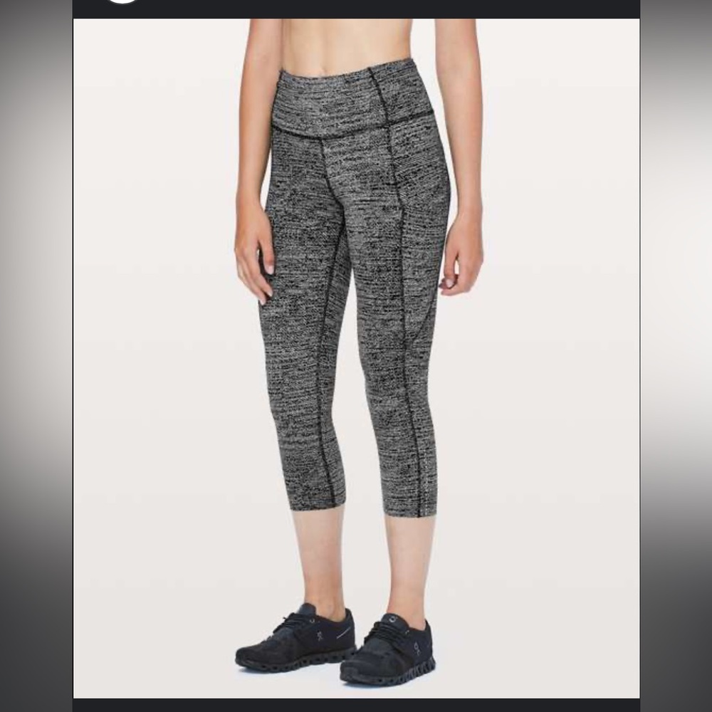Lululemon- 25” Fast & Free Crop II High-Rise- Dark Grey & Black- Size 10